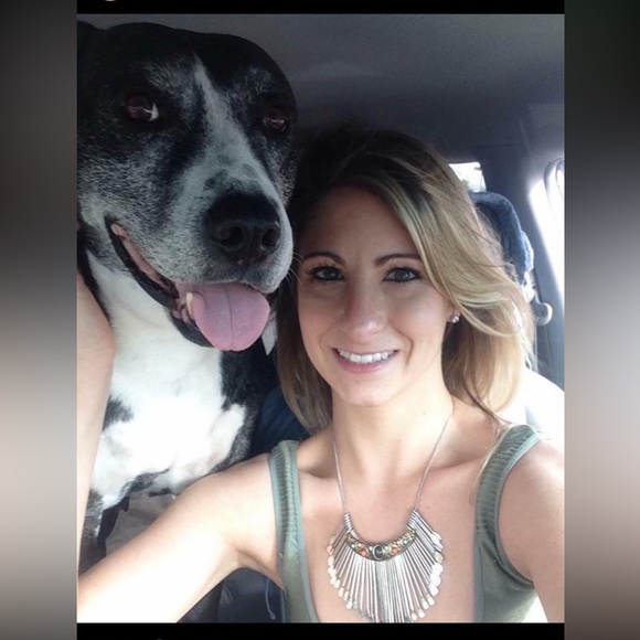 Meet your Posher, Jennifer - Picture 2 of 16